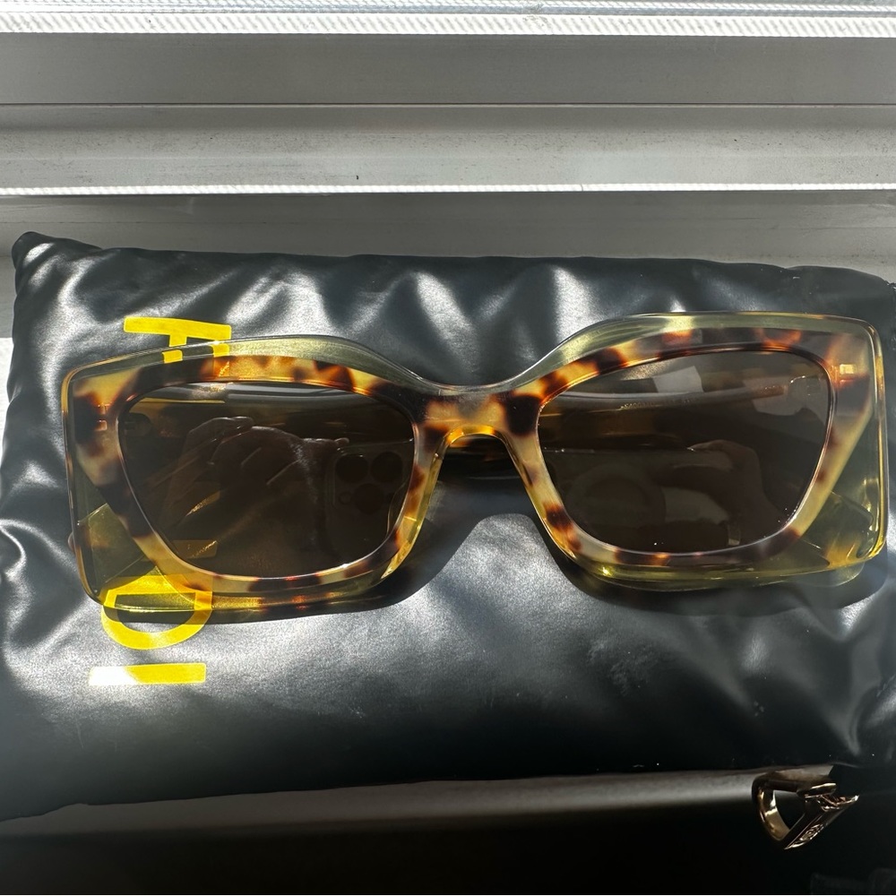Fendi sunglasses - FE40034U